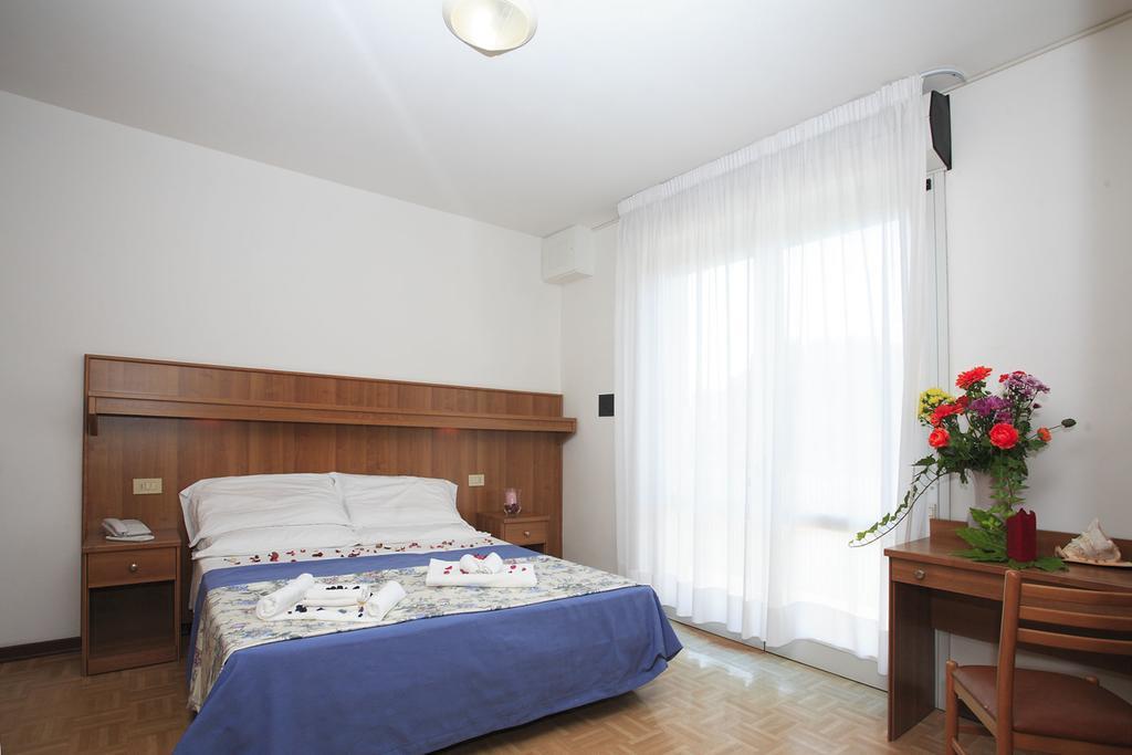 Hotel Aspe Бибионе Экстерьер фото