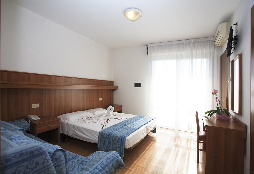 Hotel Aspe Бибионе Экстерьер фото